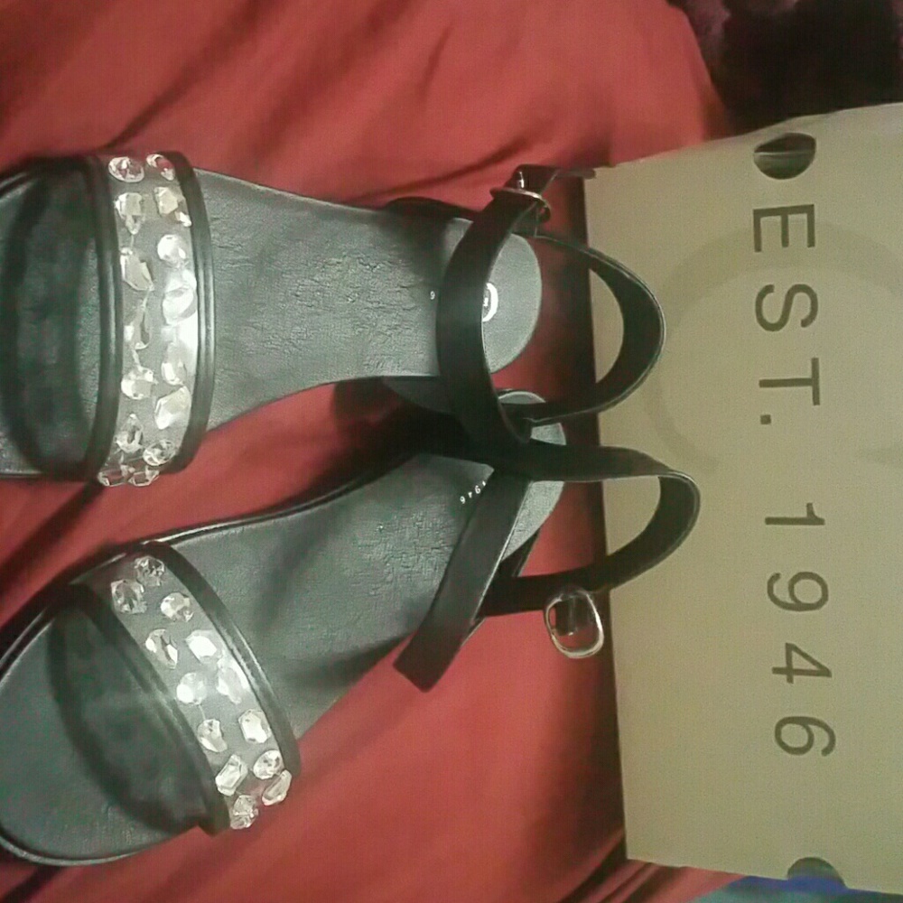 Sandals - Picture 2 of 3